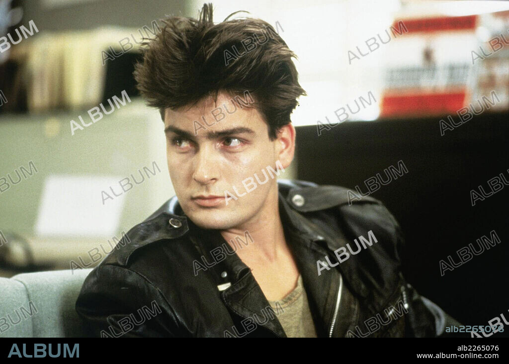 CHARLIE SHEEN en TODO EN UN DÍA, 1986 (FERRIS BUELLER'S DAY OFF), dirigida por JOHN HUGHES. Copyright PARAMOUNT PICTURES.
