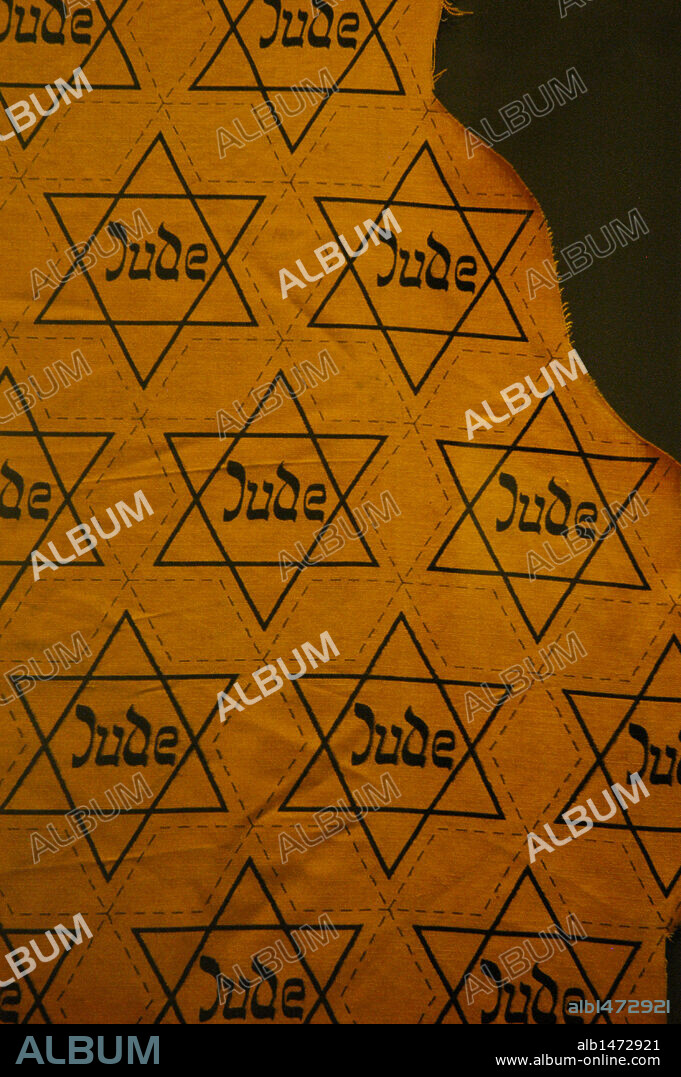 ESTRELLAS DE DAVID con la palabra "JUDE", utilizadas para marcar a los judíos. Museo Judío de Berlín ("Judisches Museum Berlin"). Berlín. Alemania.