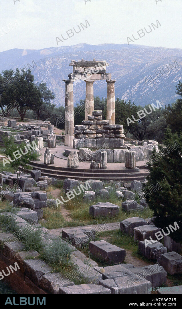 TEODORO DE FOCEA (HACIA EL 350). THOLOS DE ATENEA PRONAIA EN DELFOS CONSTRUIDO EN EL AÑO 350 AC.