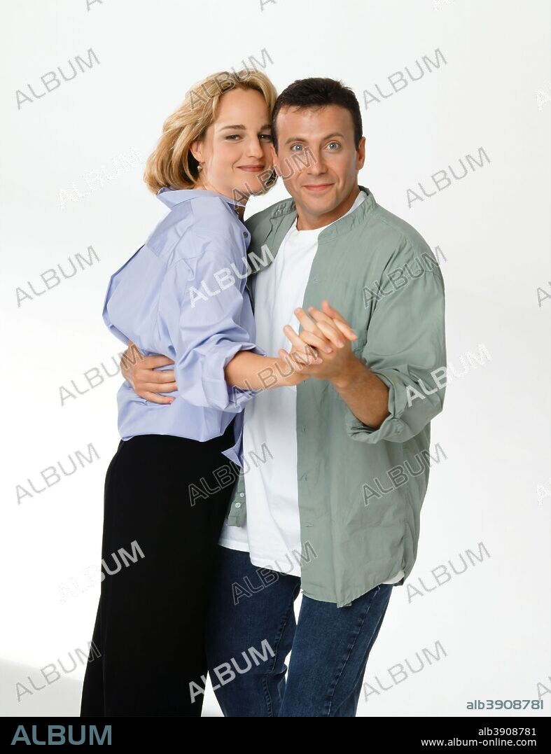 HELEN HUNT y PAUL REISER en LOCO POR TI, 1992 (MAD ABOUT YOU), dirigida por BARNET KELLMAN, DAVID STEINBERG, MICHAEL LEMBECK y THOMAS SCHLAMME. Copyright TRI STAR TELEVISION.