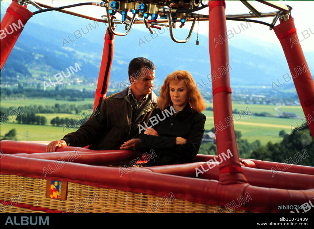 Hart but Heart - Operation Jennifer, Hart but Heart - Jonathan under suspicion of murder, PRO7 TV Film, 1996, Scene: GEORGE HAMILTON as Karl von Ostenberg, STEFANIE POWERS as Jennifer Hart.