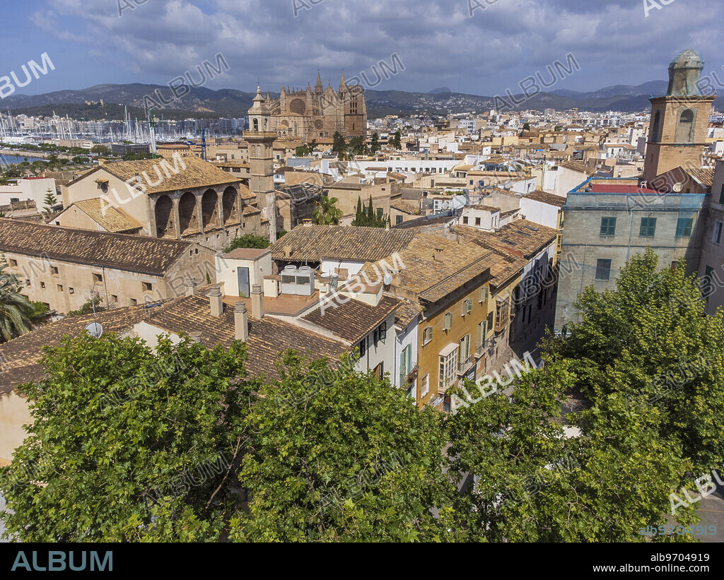 Santa Clara monastery with the cathedral in the second terminus, Palma de Mallorca, Majorca, Balearic Islands, Spain.