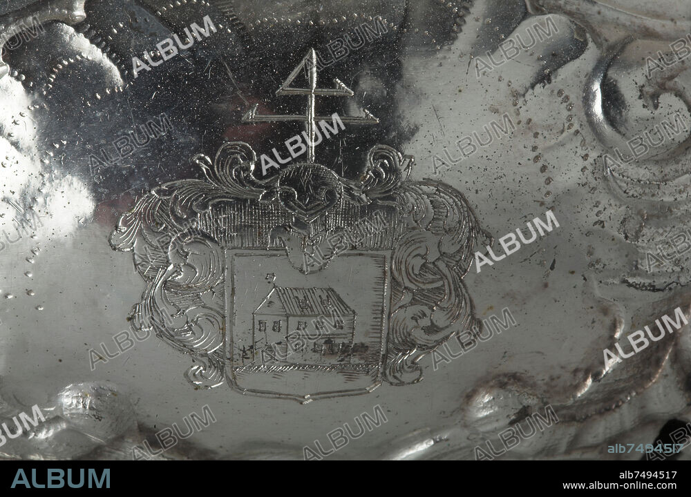 ANONYM. Silberschmiedekunst, Augsburg, 1750. - Ewiglichtampel aus dem Klarissenkloster Wittichen. - Ausschnitt: Wappen des Klosters Wittichen. Silber. Wittichen (Kaltbrunn, Gemeinde Schenkenzell, Schwarzwald, Baden-Württemberg), Kloster Wittichen, ehemalige Klosterkirche, heute katholische Pfarrkirche Allerheiligen.