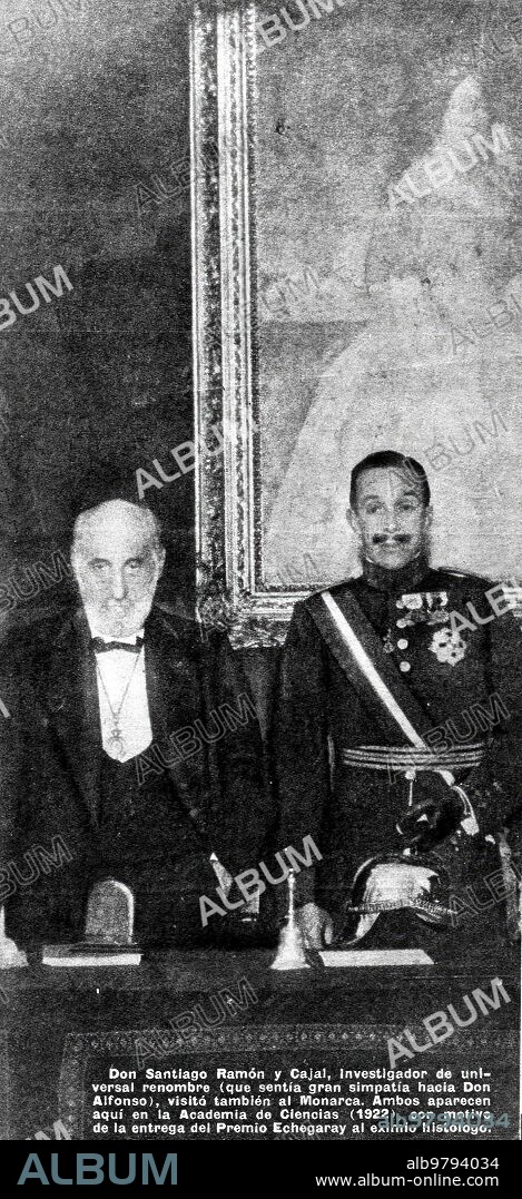 6 mayo 1922. Alfonso Xiii Preside la entrega de la medalla Echegaray , Concedida por la real academia de Ciencias Exactas, Físicas y Naturales A don Santiago Ramón y Cajal.