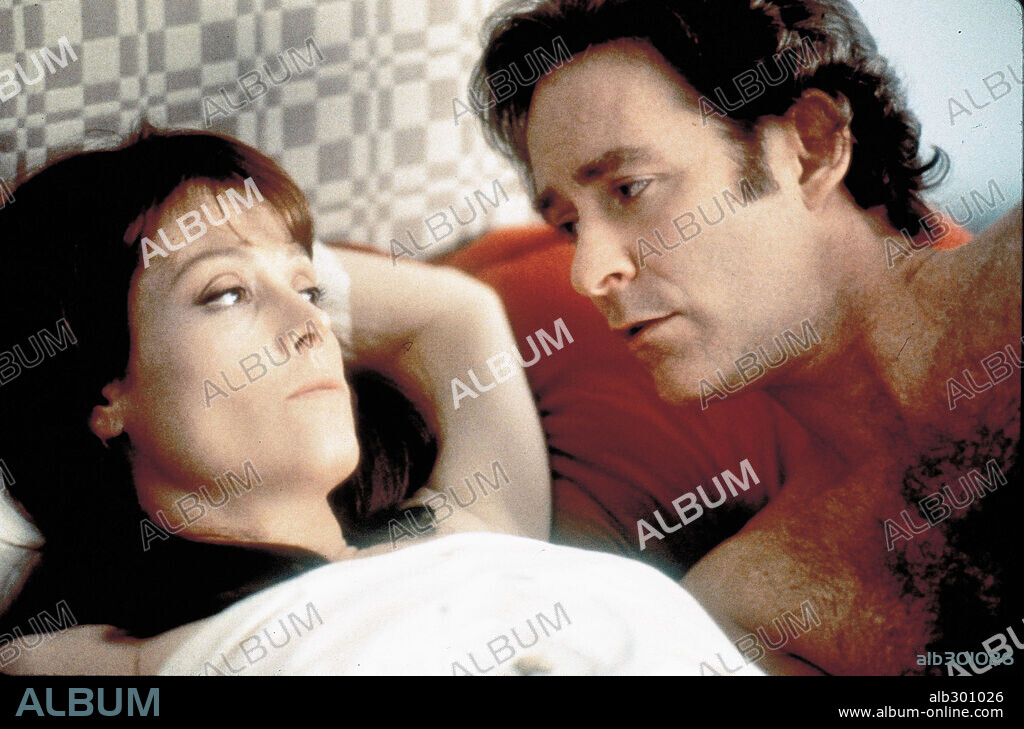 KEVIN KLINE and SIGOURNEY WEAVER in THE ICE STORM, 1997, directed by ANG LEE. Copyright GOOD MACHINE.