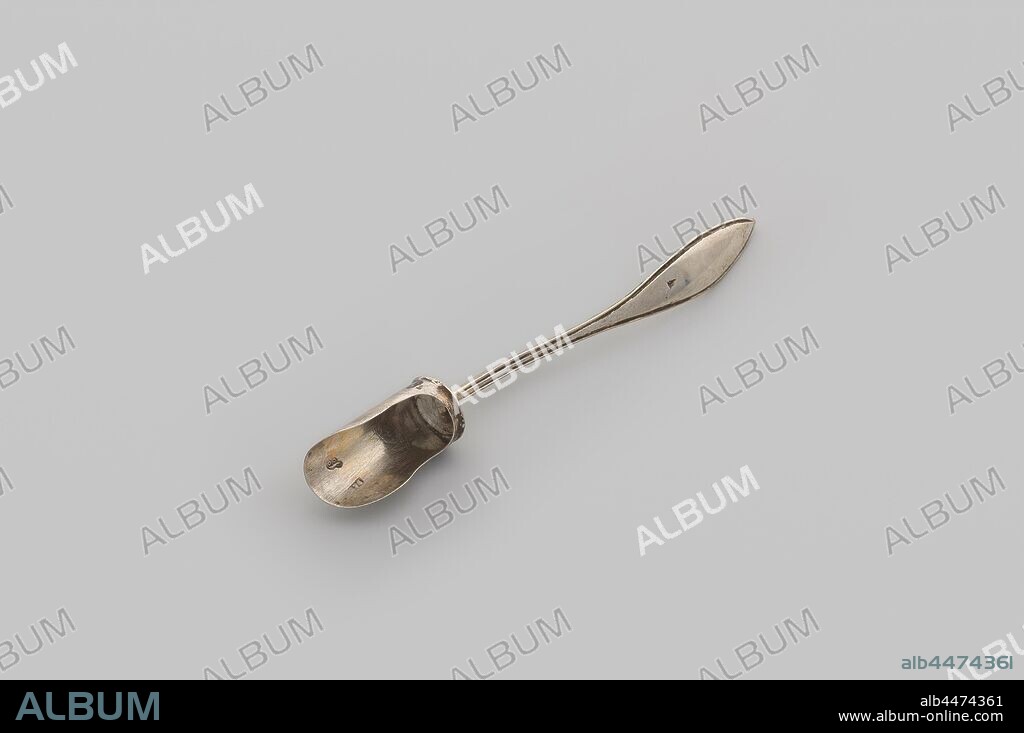Scoop with coal-shovel-shaped container, The cylindrical, coal-shovel-shaped container has a flat, curved handle that extends to the tapered end and is surrounded at the top by a fillet edge., Fa. Bennewitz en Zonen, Amsterdam, 1827, silver (metal), l 7.8 cm × w 1.2 cm × w 13 gr.