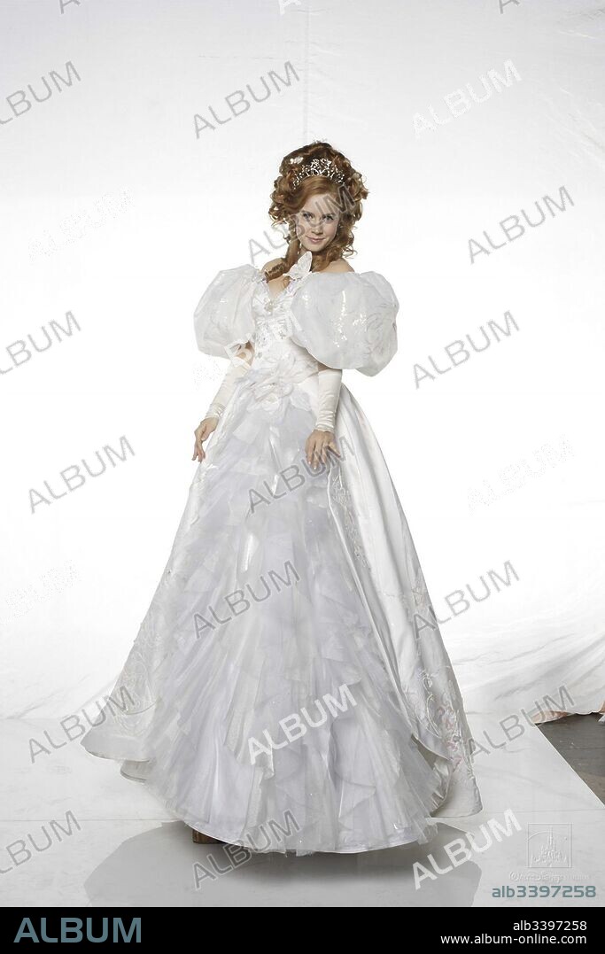 AMY ADAMS in ENCHANTED, 2007, directed by KEVIN LIMA. Copyright WALT DISNEY PICTURES.