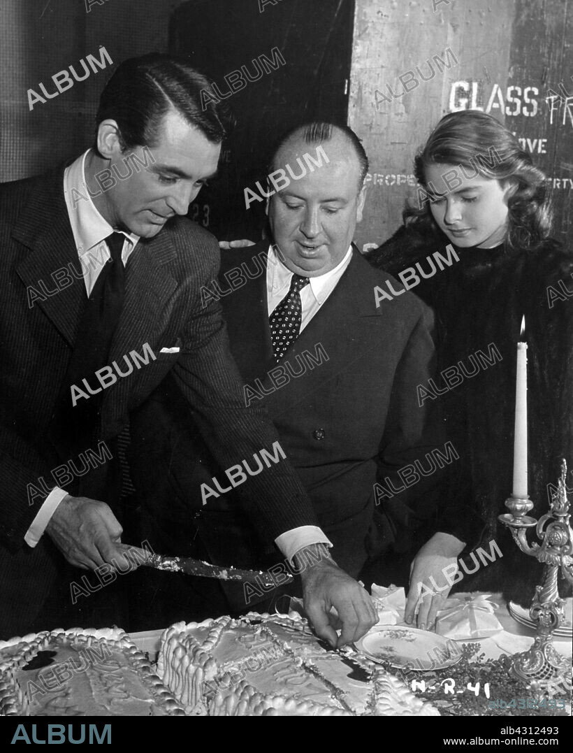 ALFRED HITCHCOCK, CARY GRANT y INGRID BERGMAN en ENCADENADOS, 1946 (NOTORIOUS), dirigida por ALFRED HITCHCOCK. Copyright RKO RADIO PICTURES.