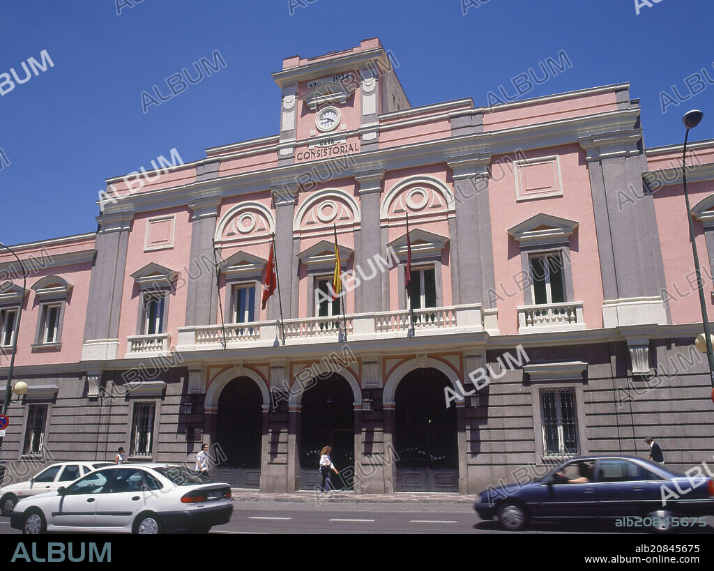 JUNTA MUNICIPAL DEL DISTRITO DE TETUAN EN LA CALLE BRAVO MURILLO - CASA CONSISTORIAL- 1934 - FOTO AÑOS 90.