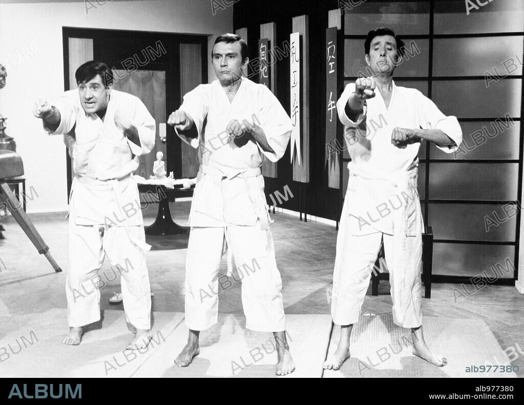 ALFREDO LANDA y TONY LEBLANC en LOS QUE TOCAN EL PIANO, 1968, dirigida por JAVIER AGUIRRE. Copyright AGATA FILMS.