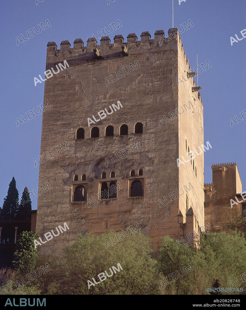 TORRE DE COMARES-EPOCA DE YUSUF I-ARQUITECTURA NAZARI-DEFENSIVA Y PALACIEGA.