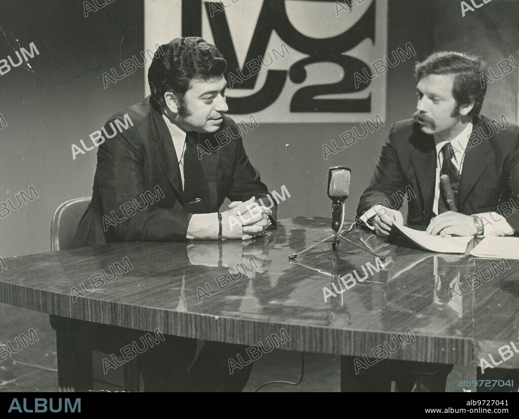 Madrid, 1972. José María Iñigo opposite Tico Medina in "Estudio Abierto" on Channel 2 of Spanish Television.