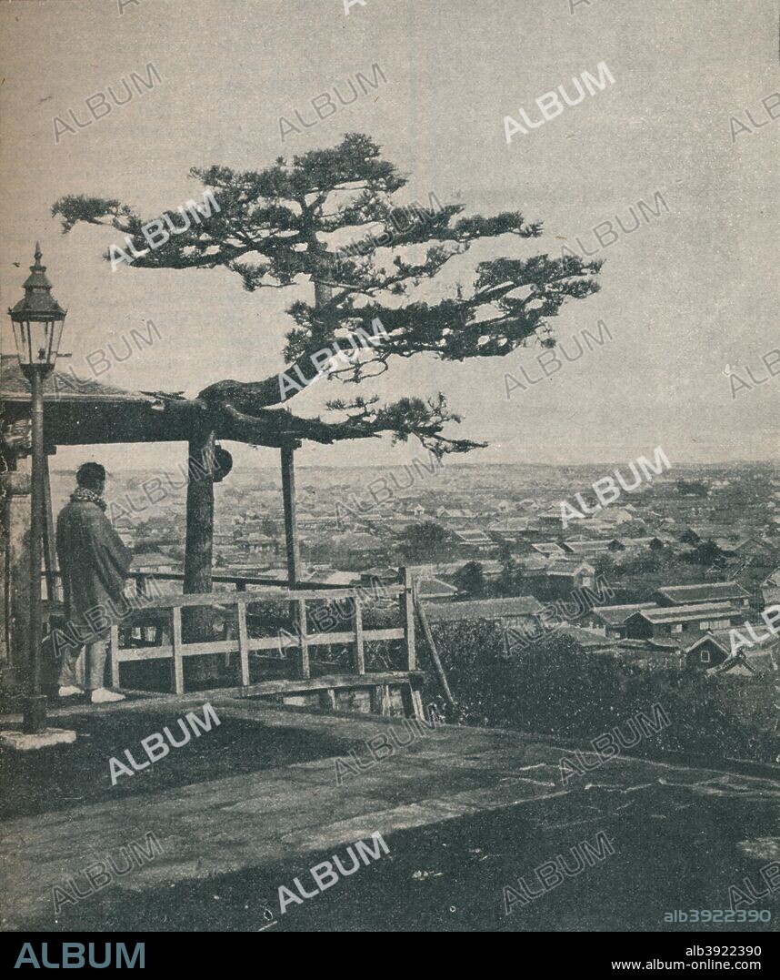 Overlooking modern Tokyo, the capital of Japan, 1907. From Harmsworth History of the World, Volume 1, by Arthur Mee, J.A. Hammerton, & A.D. Innes, M.A. [Carmelite House, London, 1907].