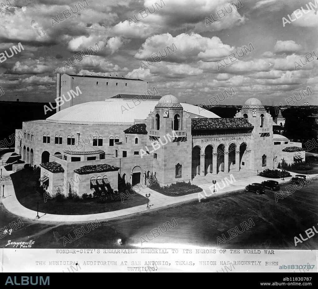 Remarkable , Municipal auditorium as War Memorial . The Municipal Auditorium at San Antonio , Texas , which has recently been unveiled as a Memorial to the city ' s heros of the Great War . 19 August 1927.
