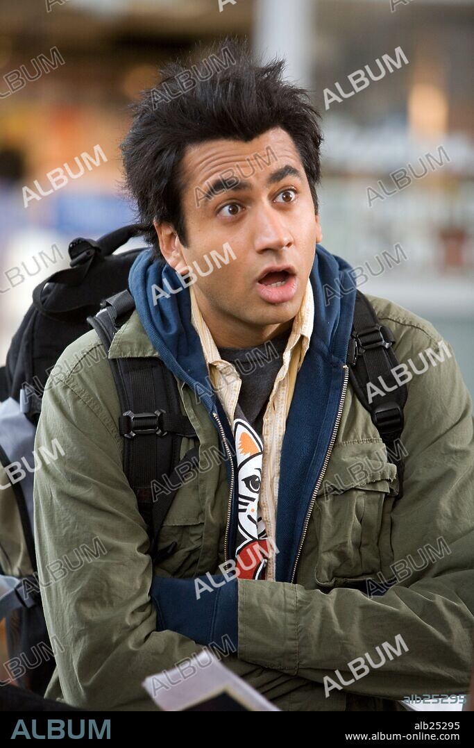 KAL PENN en DOS COLGAOS MUY FUMAOS: FUGA DE GUANTANAMO, 2008 (HAROLD & KUMAR ESCAPE FROM GUANTANAMO BAY), dirigida por HAYDEN SCHLOSSBERG y JON HURWITZ. Copyright KINGSGATE FILMS/MANDATE PICTURES/NEW LINE CINEMA / TRUEBLOOD, JAMIE.