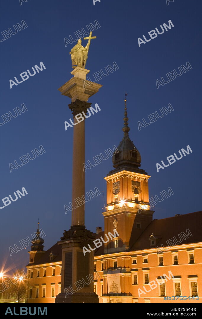 Castle Square (Plac Zamkowy), the Sigismund III Vasa Column and Royal Castle, Old Town (Stare Miasto), UNESCO World Heritage Site, Warsaw, Poland, Europe.