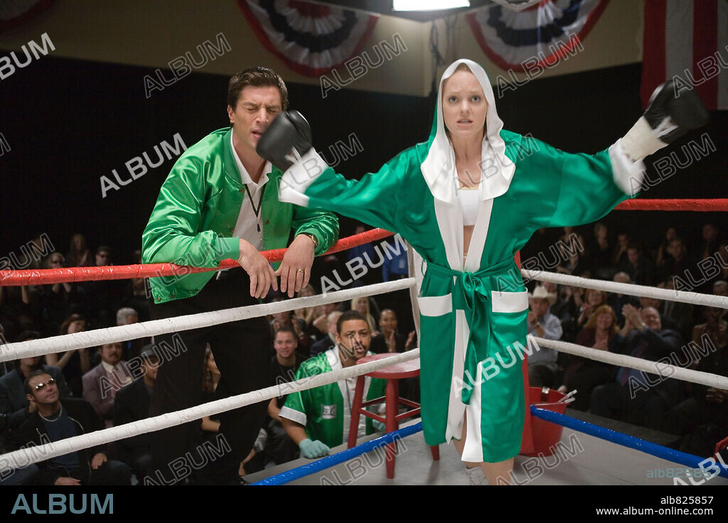ANNA FARIS and SIMON REX in SCARY MOVIE 4, 2006, directed by DAVID ZUCKER. Copyright DIMENSION FILMS / GROSSMAN, MARNI.