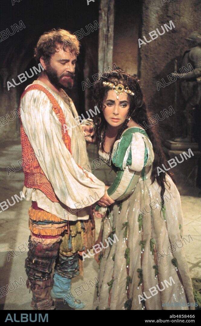 ELIZABETH TAYLOR and RICHARD BURTON in THE TAMING OF THE SHREW, 1967, directed by FRANCO ZEFFIRELLI. Copyright COLUMBIA PICTURES.