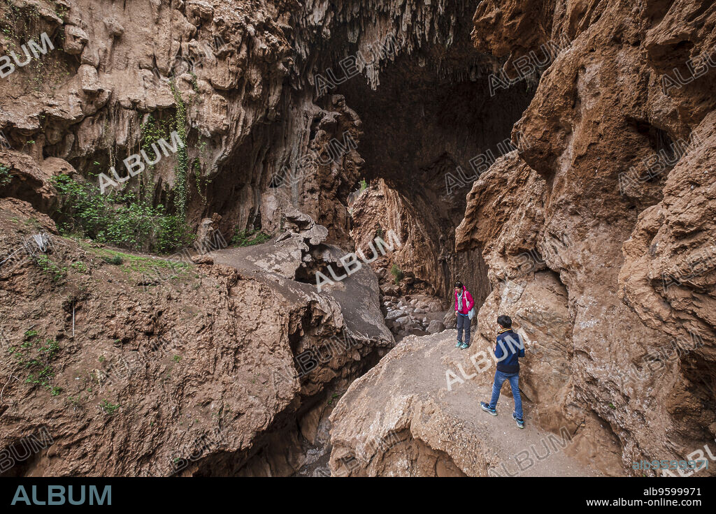 Imi N'Ifri natural bridge, Demnate, Atlas mountain range, morocco, africa.