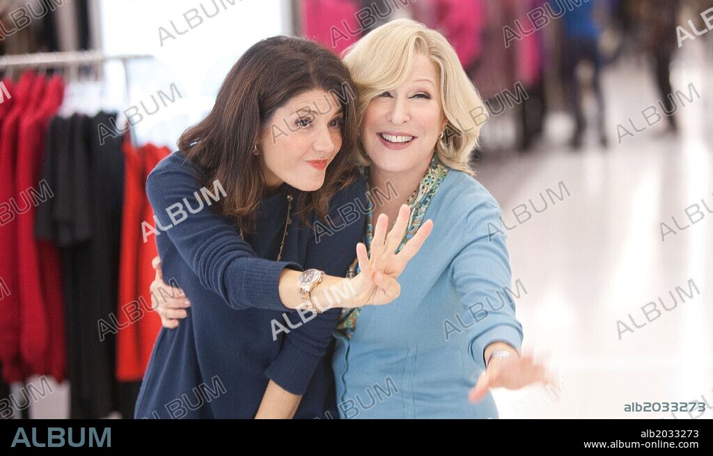 BETTE MIDLER and MARISA TOMEI in PARENTAL GUIDANCE, 2012, directed by ANDY FICKMAN. Copyright WALDEN MEDIA.