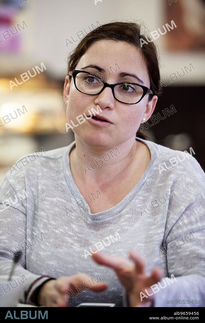 ESPAÑA ARQUEOLOGÍA GENÉTICA:GRA429. LA LAGUNA (TENERIFE), 22/02/2016.- La bióloga canaria Rosa Fregel investiga en la Universidad de Stanford (Estados Unidos) el ADN de antiguos esclavos africanos y de trabajadores asiáticos que en el pasado arribaron a la isla de Mauricio como mano de obra para trabajar en el cultivo de caña de azúcar. El objetivo del proyecto es comparar las poblaciones antiguas y actuales de Mauricio y así saber, entre otras cosas, si la mezcla genética ha aumentado la predisposición a algunas enfermedades. Rosa Fregel es doctora en Biología por la Universidad de La Laguna y su línea de investigación ha estado centrada en el análisis genético de poblaciones humanas de Canarias tanto aborígenes como históricas, según explica a EFE en una entrevista. EFE/Ramón de la Rocha.