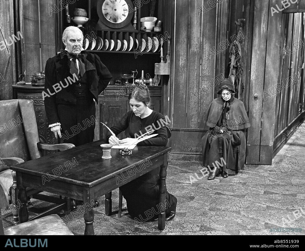 ARKIV 19740925. Kim Anderzon som Geesche och Henrik Schildt som Timm i TV-teaterns föreställning Frihet i Bremen. Rainer Werner Fassbinder har skrivit manus och Gunnel Broström regisserat. Sänt första gången i TV 1 1975-09-01.. Foto: Bo-Aje Mellin / SVT Bild / Kod: 5600. RiR sv/v neg 21287. Mapp: TV Frihet i Bremen TV teater.