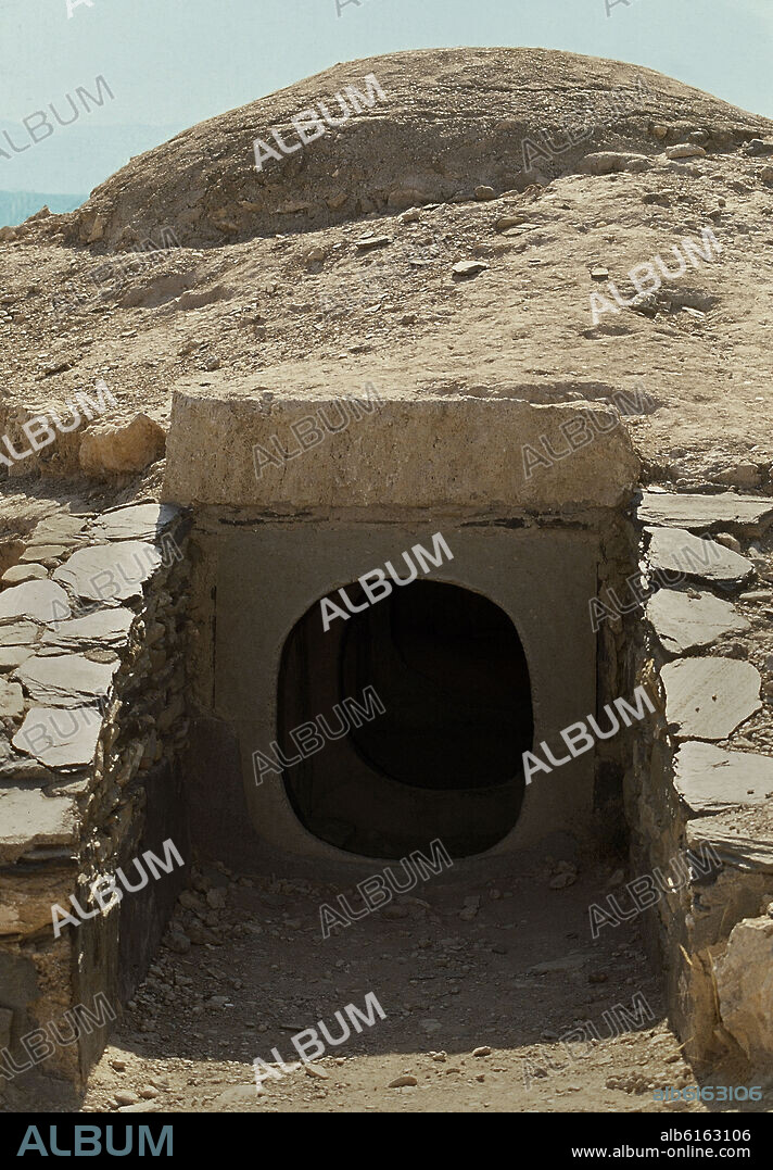NECROPOLIS DEL POBLADO DE LOS MILLARES - EDAD DEL COBRE - 2700-1800 AC - ENTRADA DE UN THOLOS.
