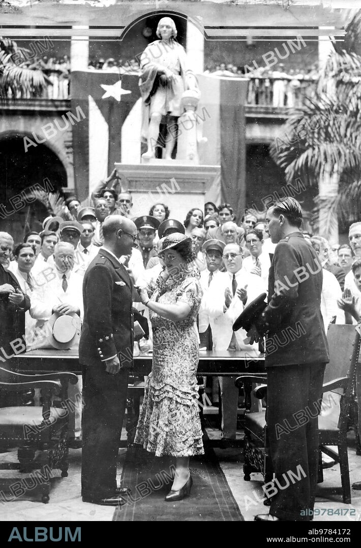 June 16, 1933. Captain Barberán and Lieutenant Collar are decorated by the Cuban authorities. From left to right: D. Luciano López Ferrer (Spanish ambassador to Cuba), Captain Barberán, Eulalia Miranda of the Spanish Government, the mayor of Havana Tirso Mesa and Lieutenant Collar.