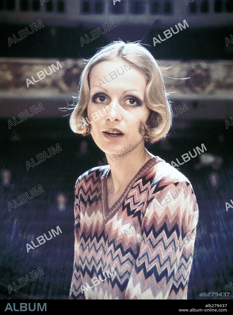 TWIGGY in THE BOYFRIEND, 1971 (THE BOY FRIEND), directed by KEN RUSSELL. Copyright EMI/M.G.M.