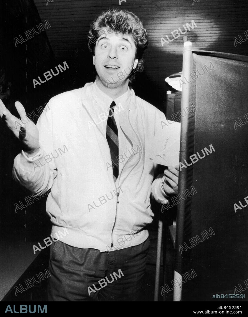 TROLLHÄTTAN 1989-09-15.. Paul Sahlin - låtskrivare, dansbands- och popsångare. *** Local Caption *** GP Foto: Curt Warås / Kamerareportage / TT / Kod: 2524.