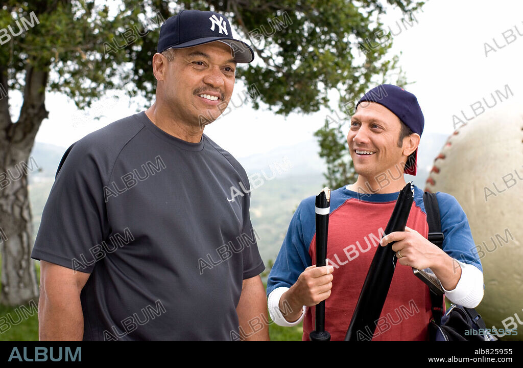 REGGIE JACKSON and ROB SCHNEIDER in THE BENCHWARMERS, 2006, directed by DENNIS DUGAN. Copyright COLUMBIA PICTURES / MICHAELS, DARREN.