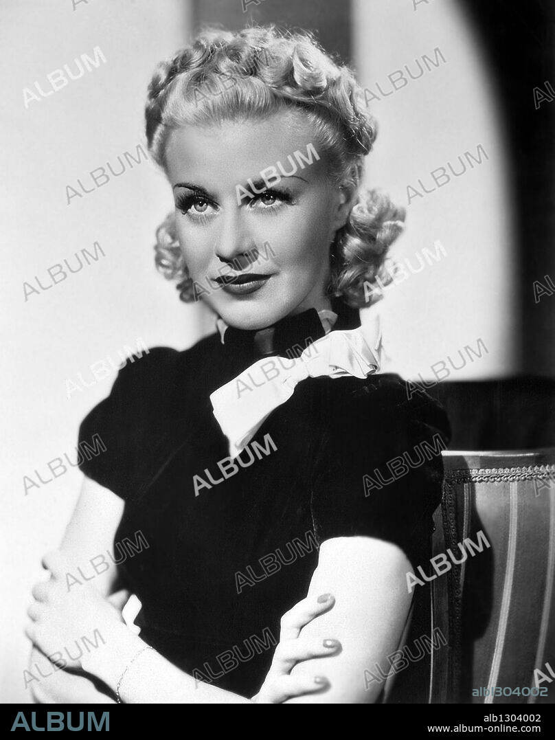 GINGER ROGERS en ARDID FEMENINO, 1938 (VIVACIOUS LADY), dirigida por GEORGE STEVENS. Copyright RKO.