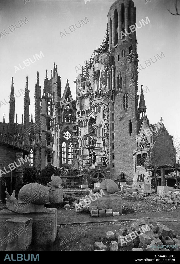 Expiatory Church of the Sagrada Familia, Barcelona, 1905.