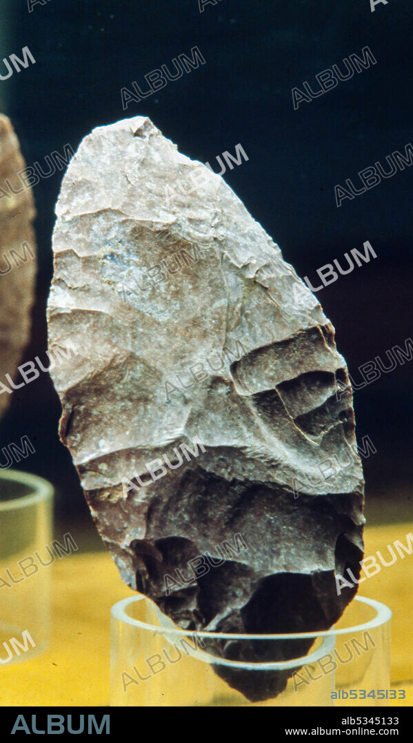 Hoja de laurel solutrense, Museu Arqueològic Comarcal de Banyoles (MACB).