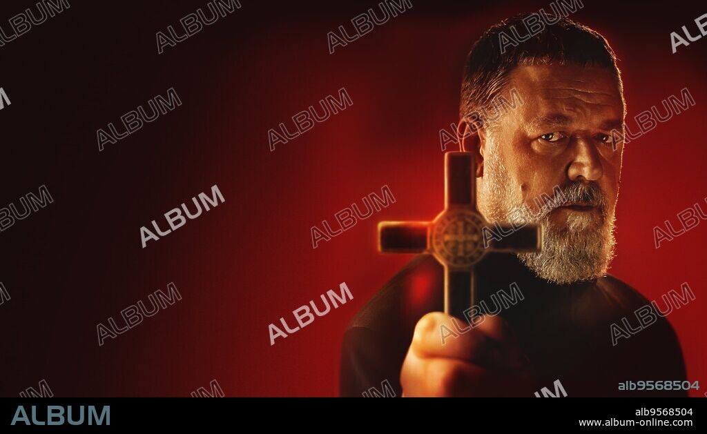 RUSSELL CROWE in THE POPE'S EXORCIST, 2023, directed by JULIUS AVERY. Copyright 2.0 Entertainment.