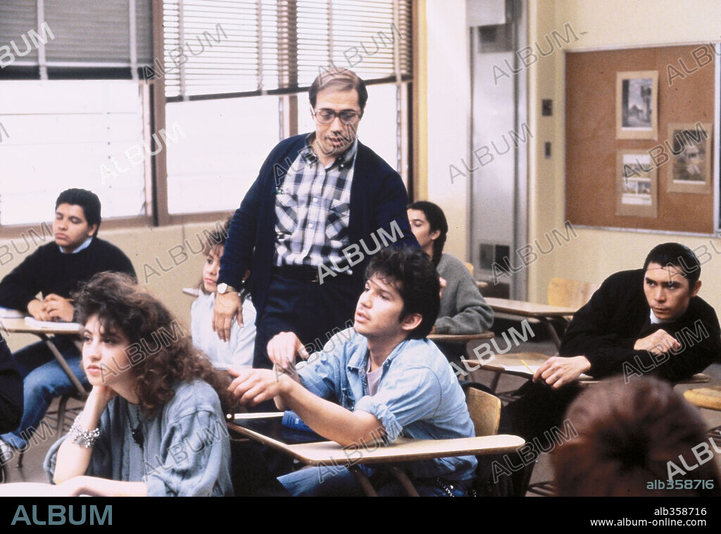 EDWARD JAMES OLMOS and LOU DIAMOND PHILLIPS in STAND AND DELIVER, 1988, directed by RAMON MENENDEZ. Copyright WARNER BROTHERS.