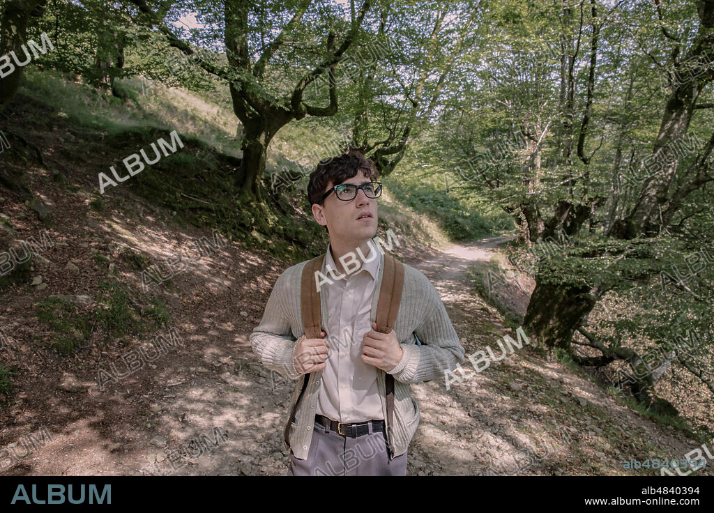 ALEX MONNER in LA LINEA INVISIBLE, 2020, directed by MARIANO BARROSO. Copyright MOVISTAR+.