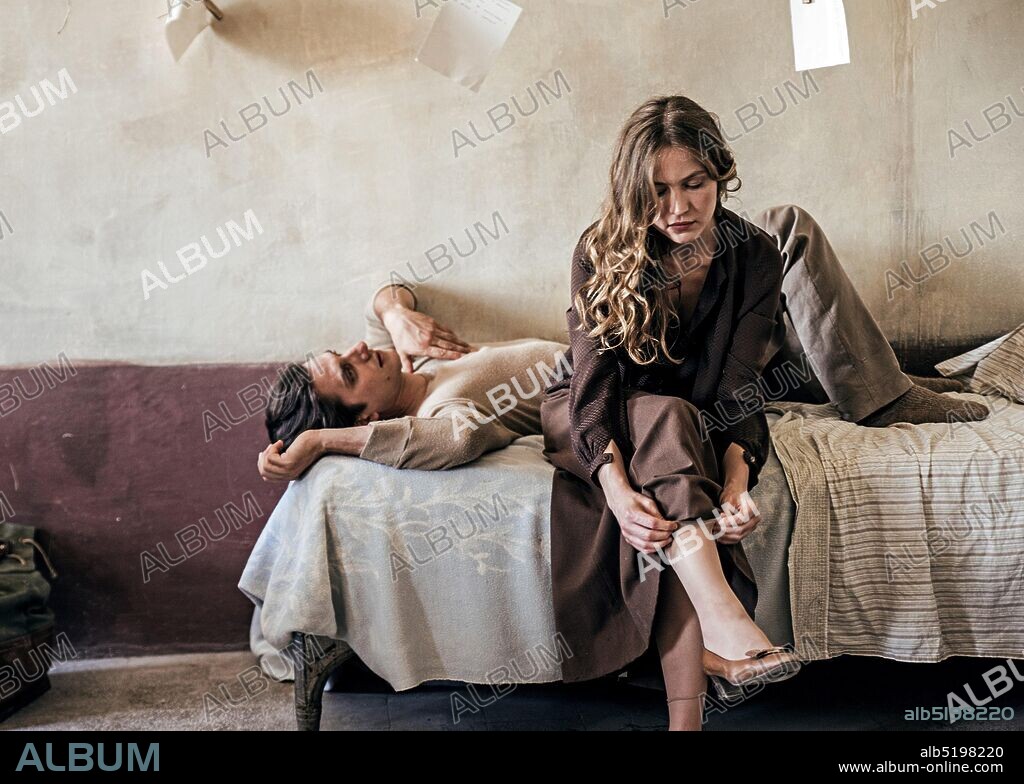 JESSICA CRESSY y LUCA MARINELLI en MARTIN EDEN, 2019, dirigida por PIETRO MARCELLO. Copyright AVVENTUROSA/IBC MOVIE/RAI CINEMA.