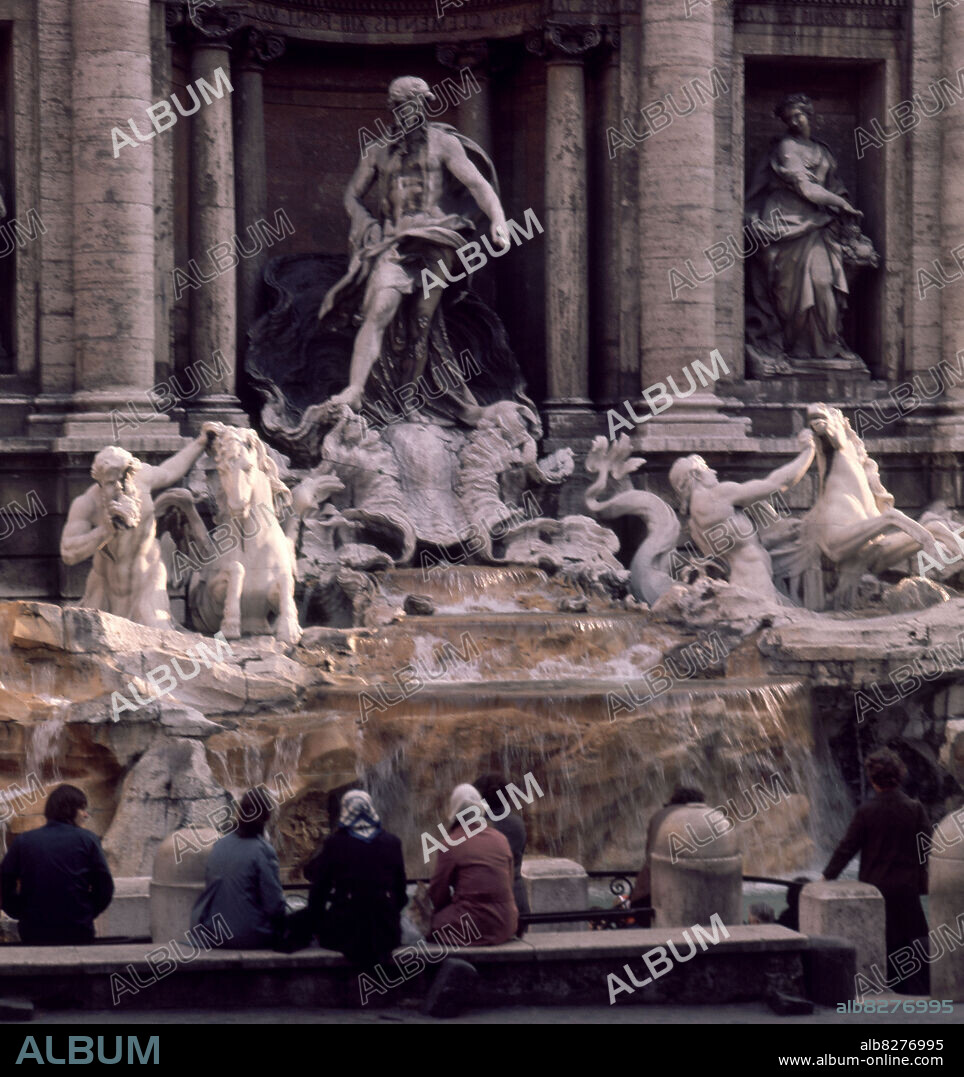 NICOLA SALVI 1697-1751 Y PIETRO BRACCI. LA FUENTE DE TREVI-COMENZADA POR BERNINI - FOTO AÑOS 60.