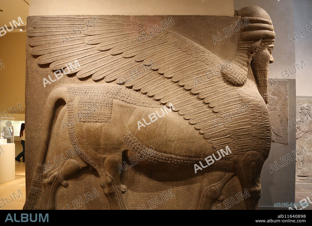Human-headed winged lion (lamassu). 883-859 BC. Neo-Assyrian. Reign of Ashurnasirpal. Nimrud (ancient Kalhu). Northern Mesopotamia. Alabaster. Metropolitan Museum of Art. Ny. USA.