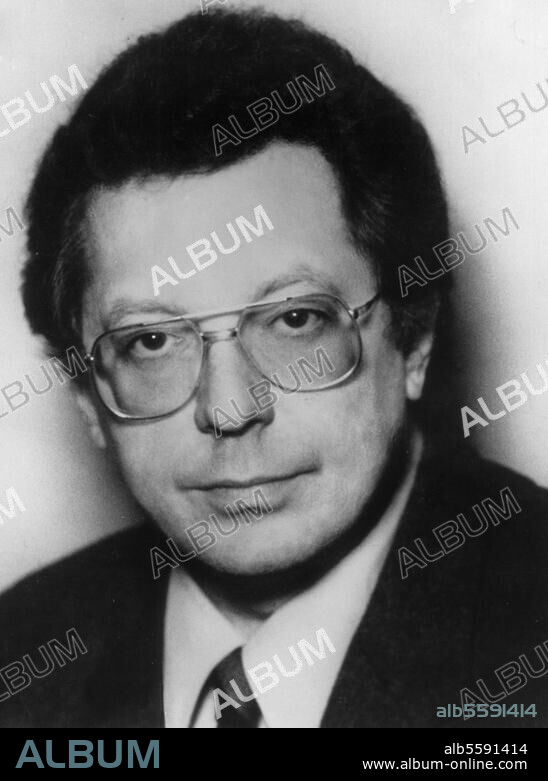 Friedrich, Götz Theaterregisseur (1968-81 Hamburgische Staatsoper, ab 1981 Intendant der Deutschen Oper Berlin). Naumburg 4.8.1930 - Berlin 12.12.2000. Porträtaufnahme, um 1980.