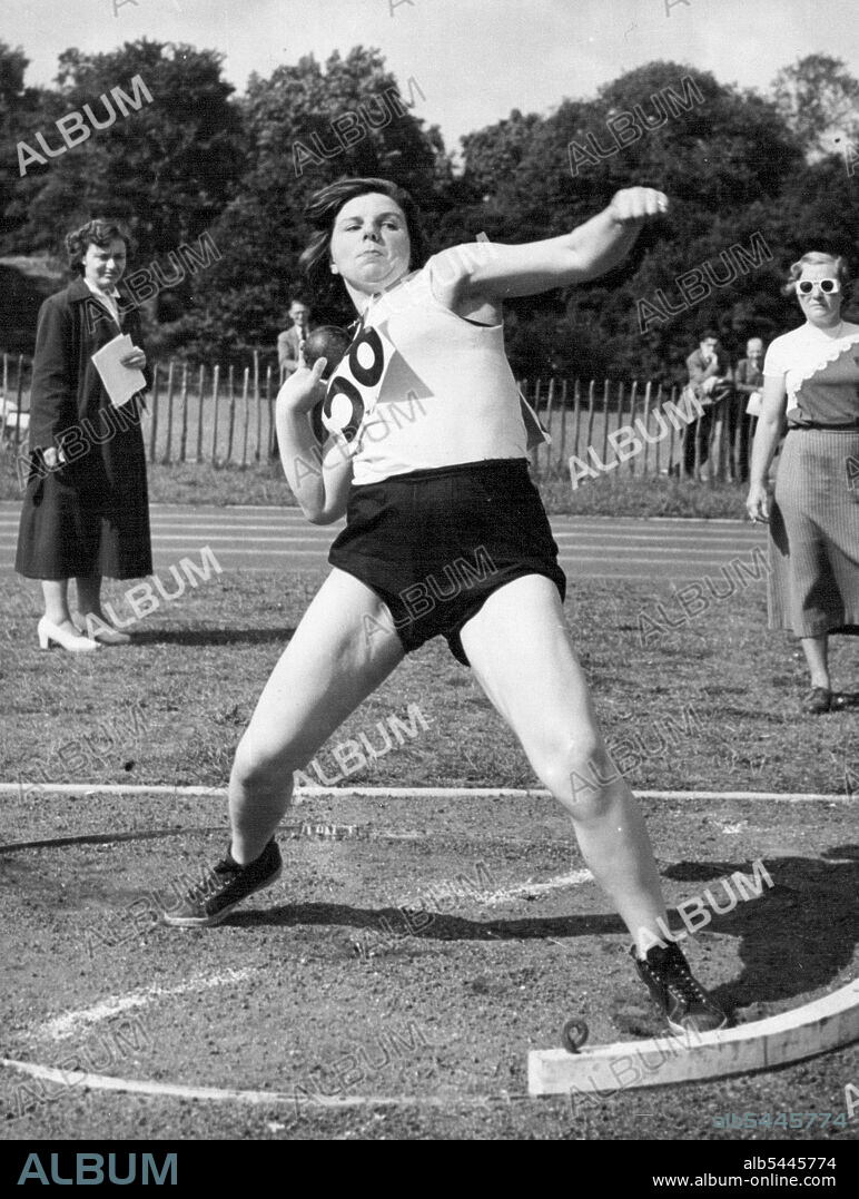 A New Star Fro Women's A.A.A. Championships - Miss Susan Farmer, of Brighton, who recently beat the British discus record and is challenging the champion, Bevis Shergold, for the discus and weight titles, in action at Battersea Park this evening at the start of the Women's A.A.A. championships. June 25, 1952. (Photo by Central Press Photos Ltd.).
