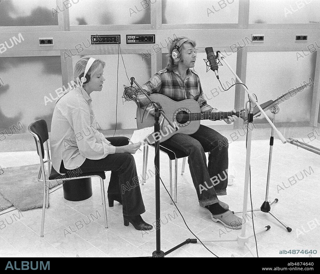 STOCKHOLM 1978-09-27. Agnetha Fältskog and Björn Ulvaeus, members of the pop group Abba, in their recording studio in Stockholm.. Photo: Arne Jönsson / DN / TT Code: 35. ** SvD OUT **.