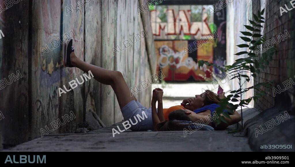 ROSY RODRIGUEZ y ZAIRA MORALES en CARMEN Y LOLA, 2018, dirigida por ARANTXA ECHEVARRIA. Copyright Tvtec servicios audiovisuales / ICAA.