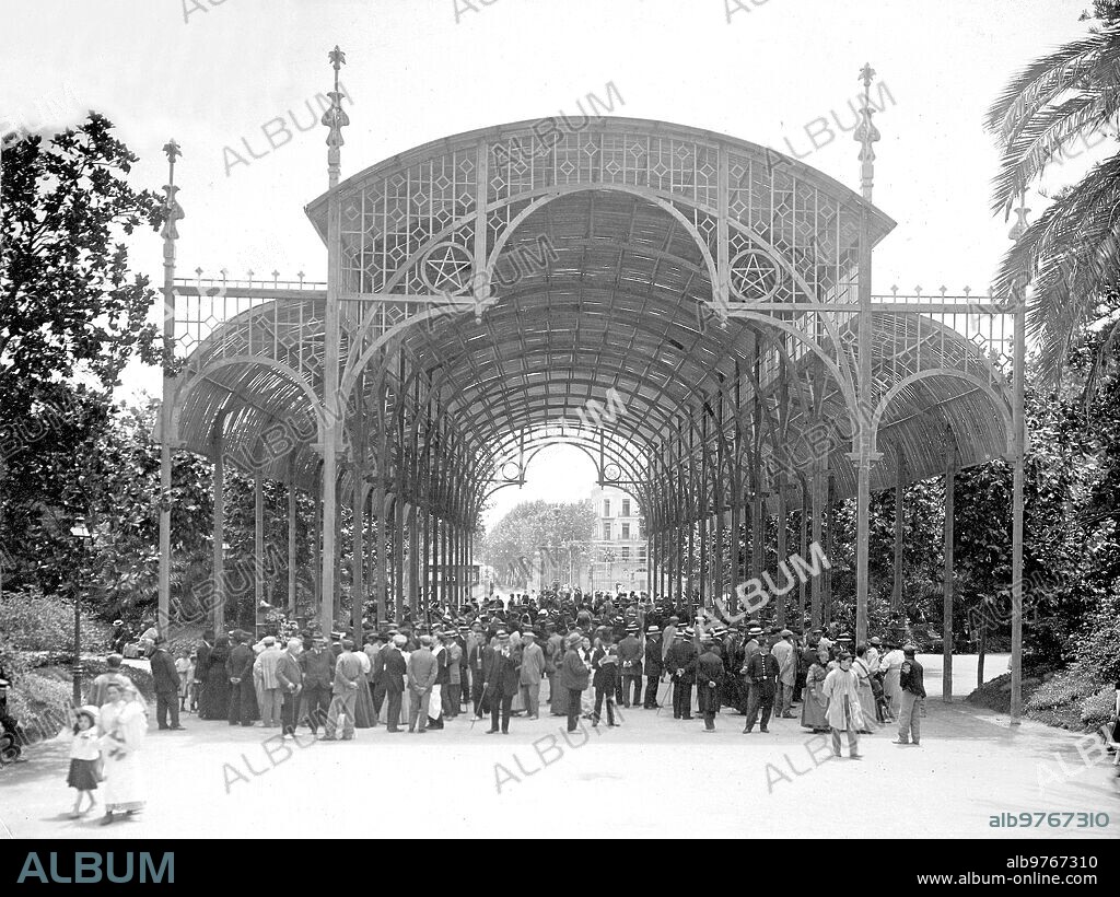 Valencia, 19/06/1909. Una construcción momumental. El nuevo umbráculo que se destina al mercado de flores.