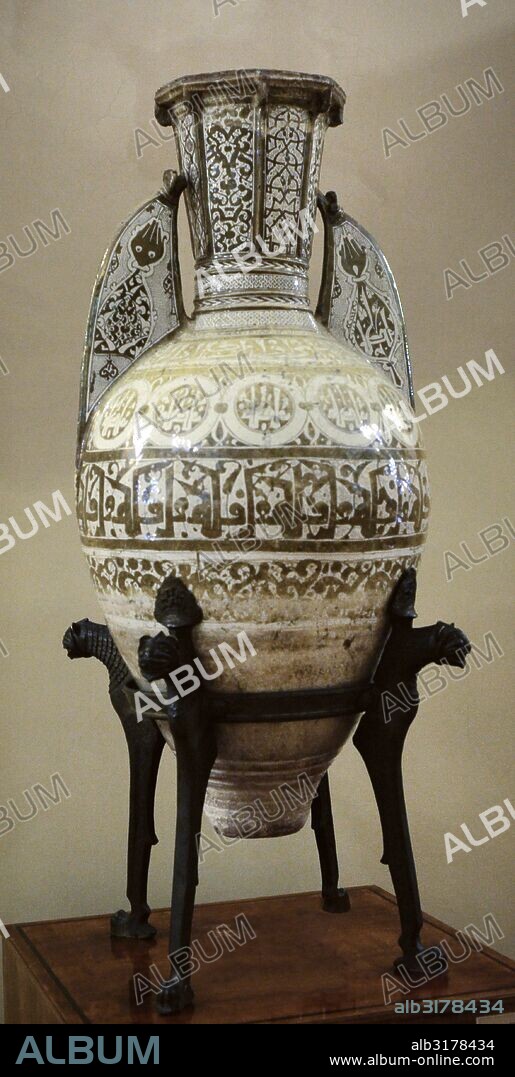 Vaso de Fortuny. Arte nazarí. Cerámica hispano-morisca. Siglo XIV-XV. Procedente de Málaga, Andalucía (España). Museo del Hermitage (The State Hermitage Museum). San Petersburgo. Rusia.