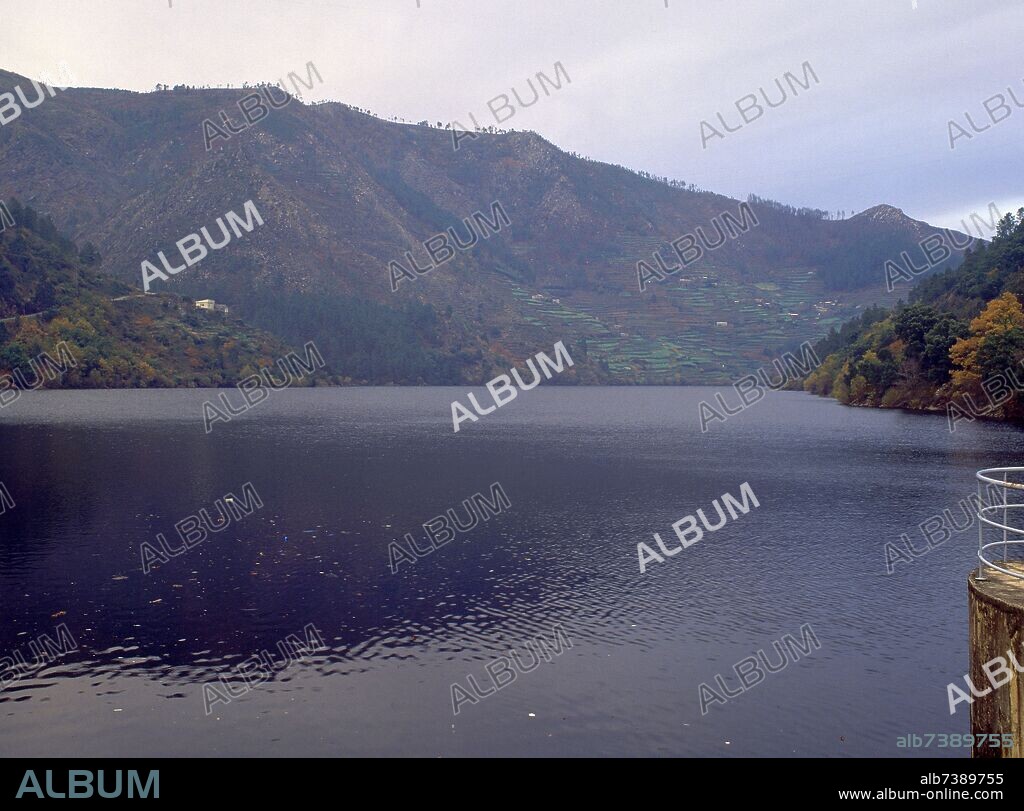 EMBALSE DE S ESTEBAN-RIO SIL.