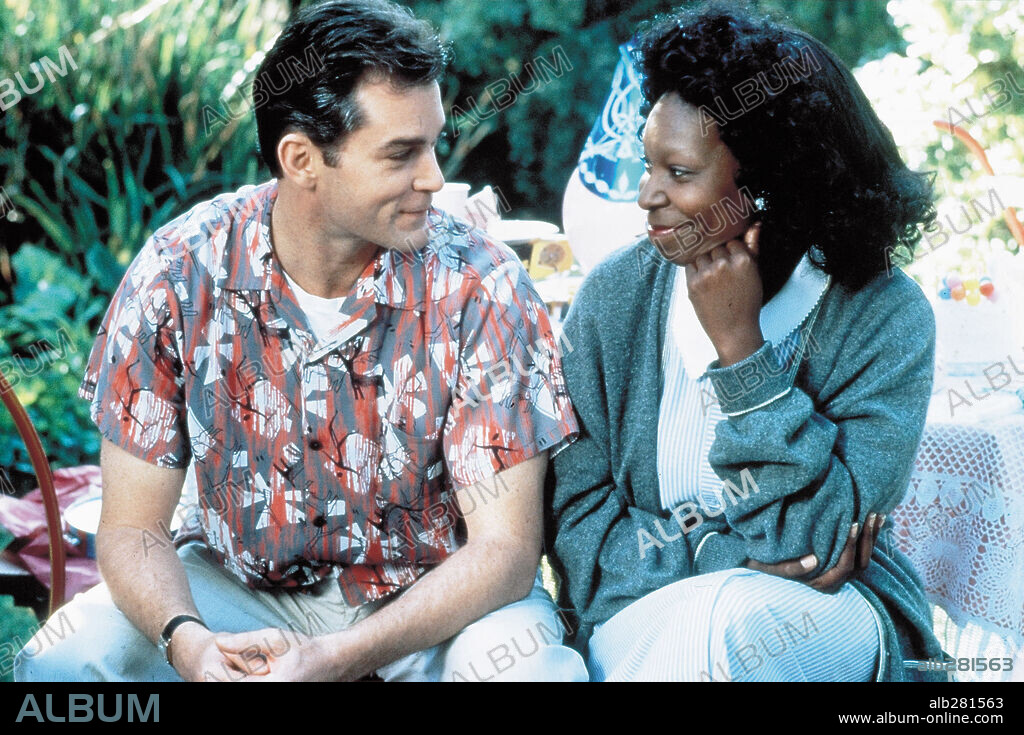 RAY LIOTTA y WHOOPI GOLDBERG en CORINA, CORINA, 1994 (CORRINA, CORRINA). Copyright NEW LINE CINEMA.