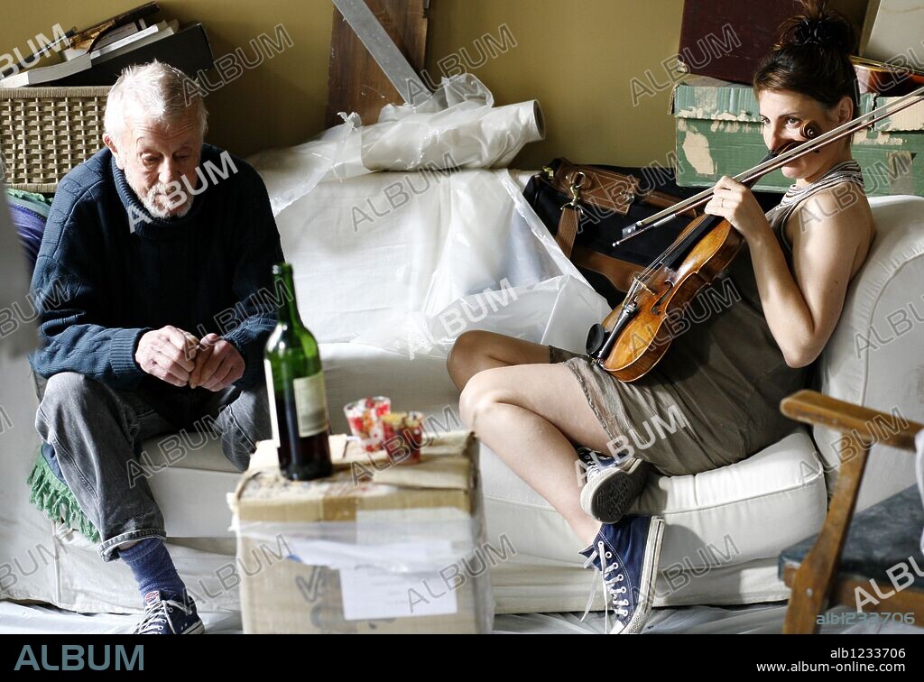 ANNE CHRETIEN and FRANCISCO MORON in 77 DORONSHIP, 2009, directed by PABLO AGUERO. Copyright CHARIVARI FILMS.