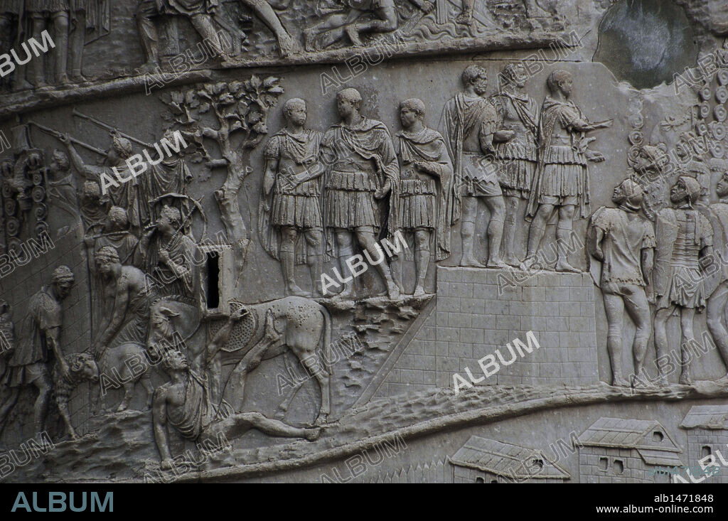 ARTE ROMANO. ITALIA. COLUMNA TRAJANA, erigida en el 113 para conmemorar la victoria del emperador sobre los Dacios (101-106). Detalle de los RELIEVES. FORO DE TRAJANO. ROMA.